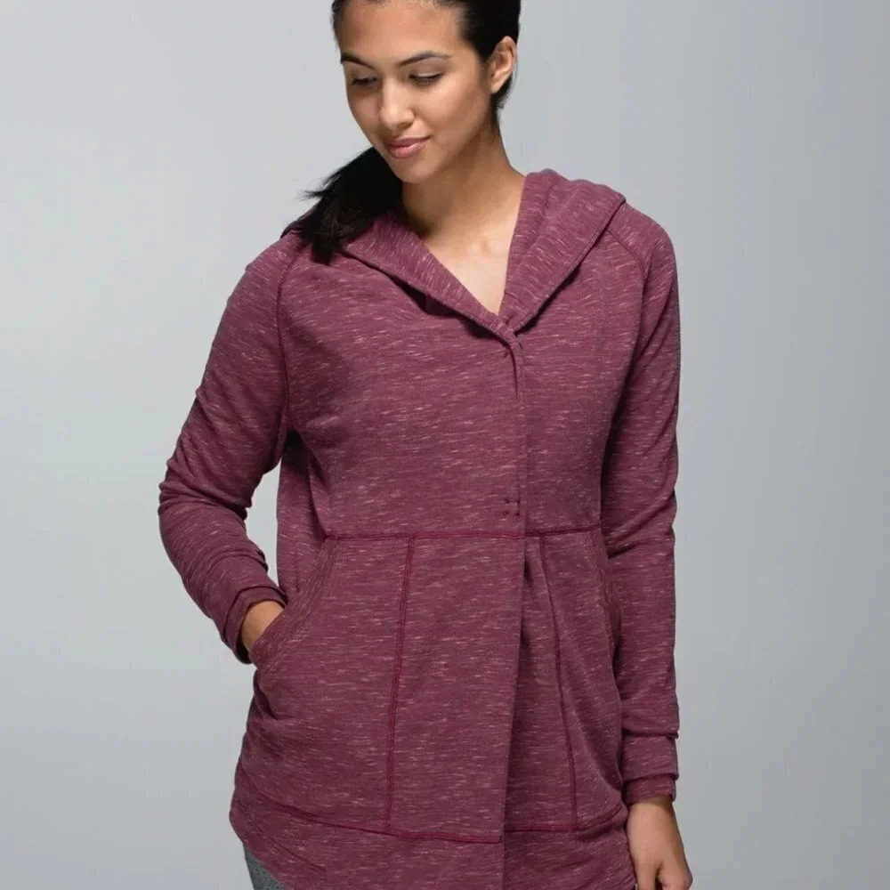 LULULEMON | FIND  YOUR CENTRE WRAP IN RUST BERRY